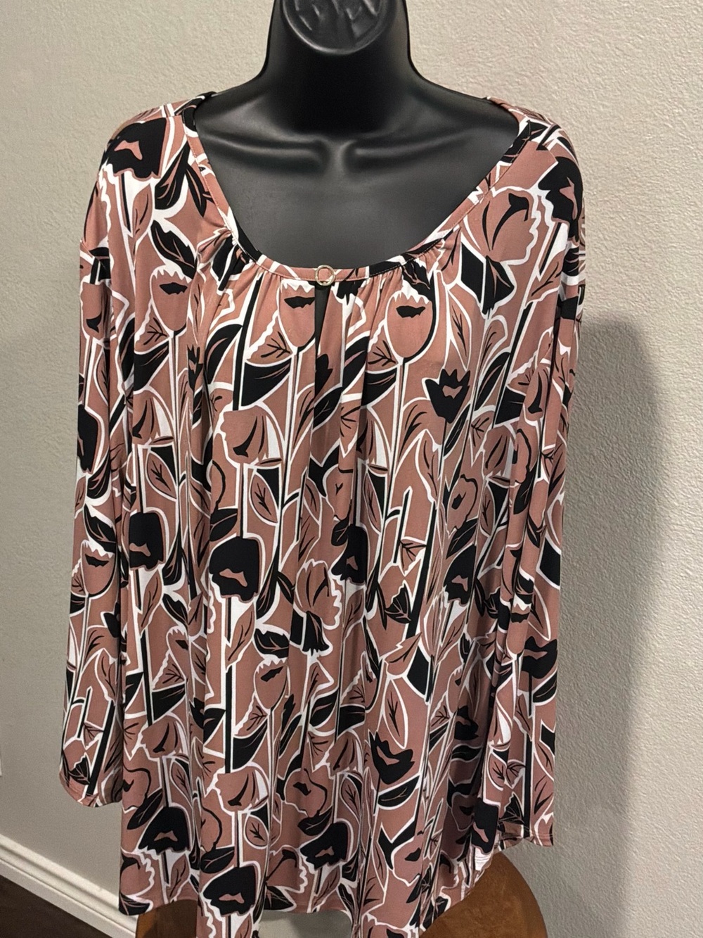 Liz Claiborne Dusty Rose Black & White Floral Scoop Neck Tunic